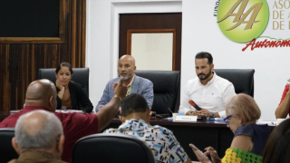 Presidente de LUMA Energy, Juan Saca y el alcalde de Villalba, Luis Javier Hernández