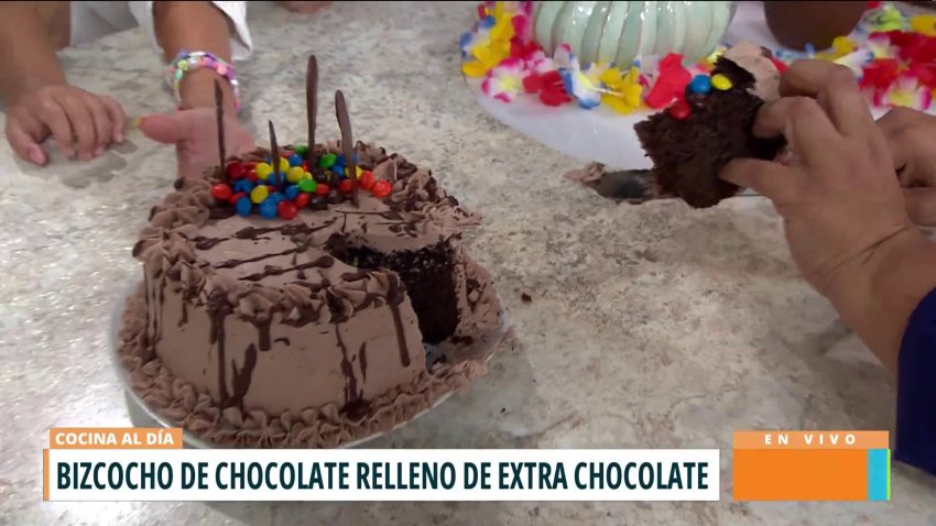 Cocina al día | Bizcocho relleno de chocolate