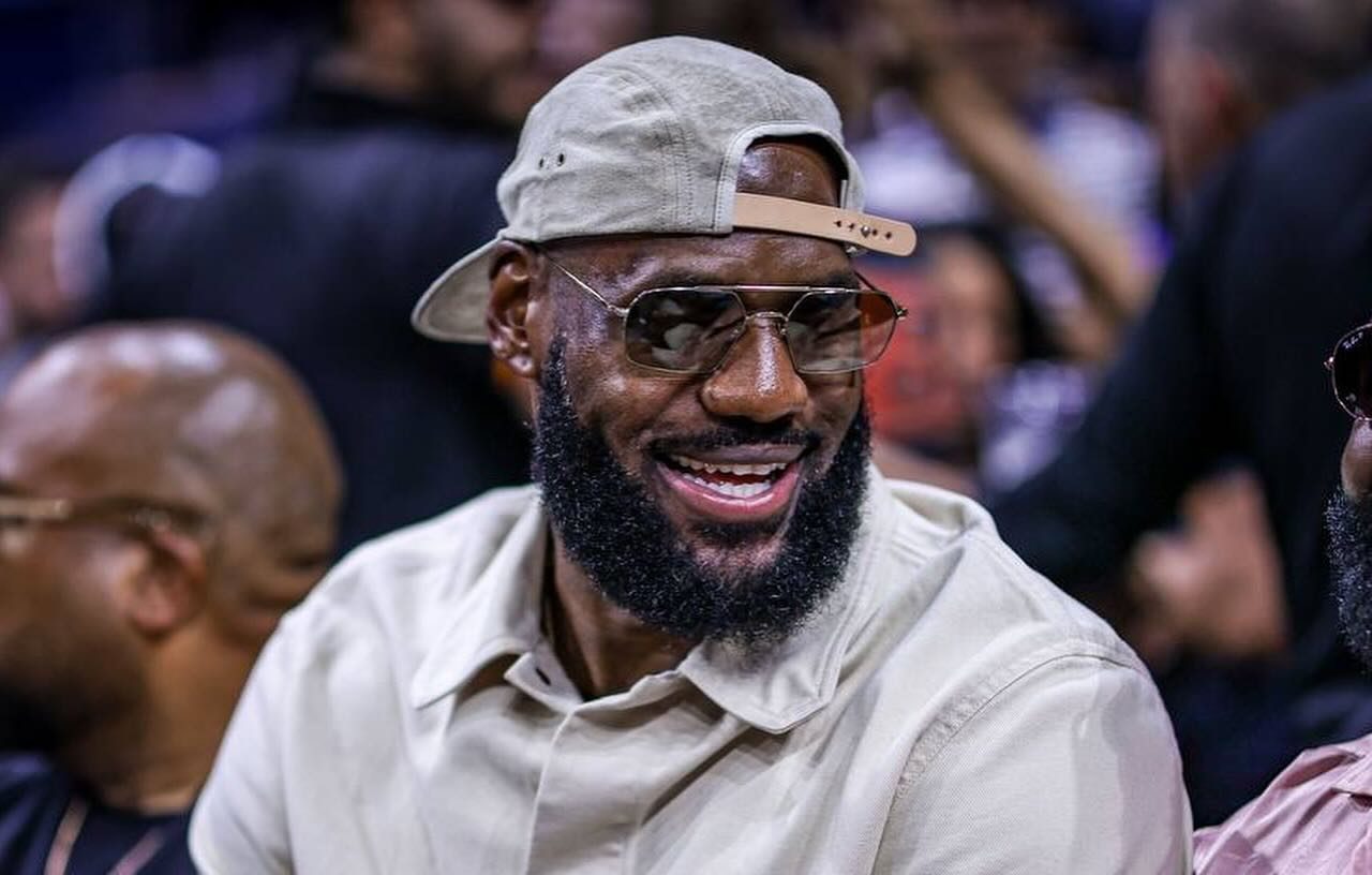 Lebron James visita primer juego de la serie final del BSN en Puerto Rico –  Telemundo Puerto Rico