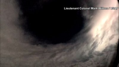 En video: rayos iluminan el ojo del poderoso huracán Lee