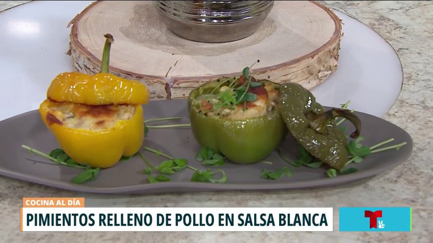Cocina al día | Pimientos relleno de pollo en salsa blanca