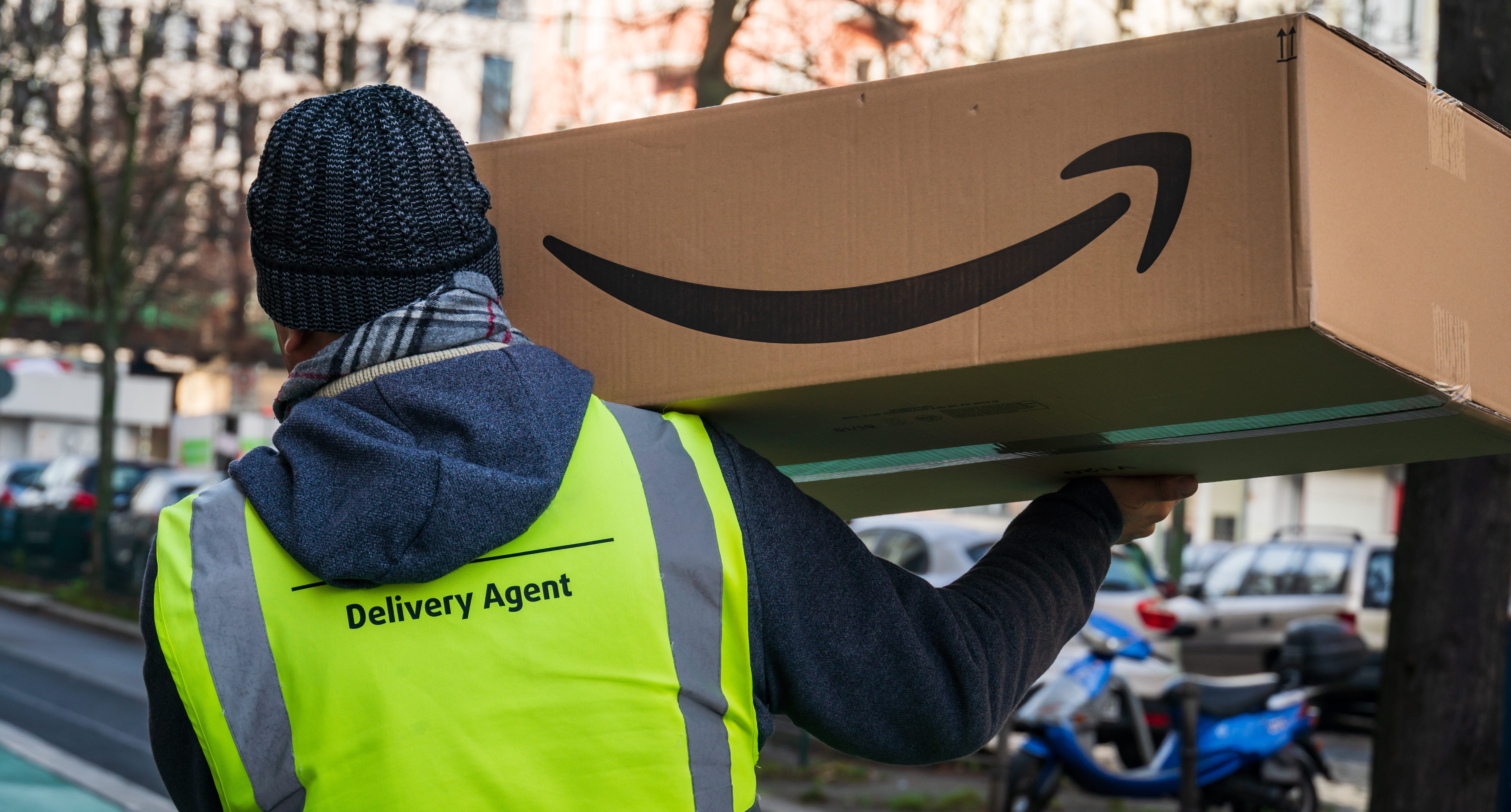 Imagen del artículo de Telemundo PR: Amazon anuncia 300,000 nuevos empleos con beneficios para la temporada navideña