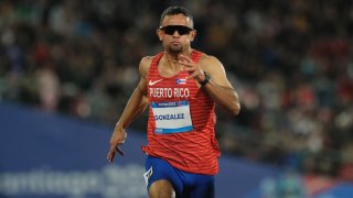 Diego González en la llegada de los 100 metros en Santiago 2023.