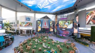 Popular Plaza en Distrito T Mobile.