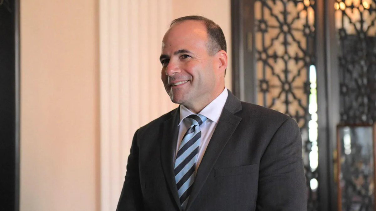 Elmer Román es el candidato a Washington de Jenniffer González