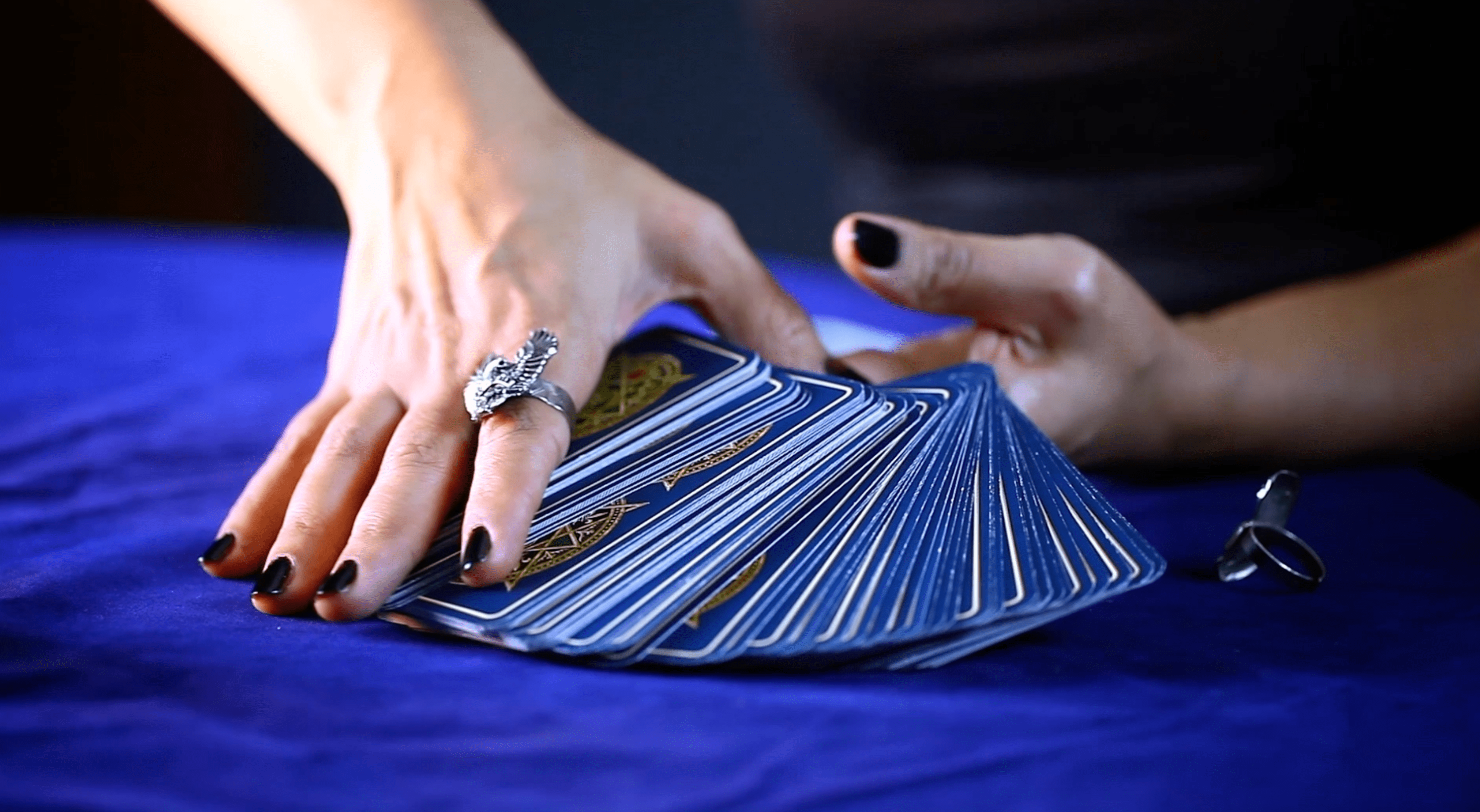 Le tumbaron $952: mujer es víctima de fraude con lectura del Tarot
