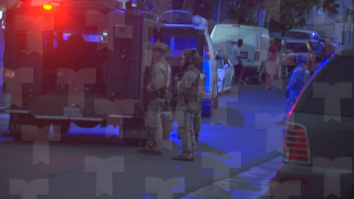 FBI y equipo del SWAT diligencian orden de arresto en el Residencial San José en Río Piedras.