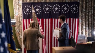 El pueblo de Dixville Notch, en New Hampshire, es el primero en votar en la temporada de primarias electorales.