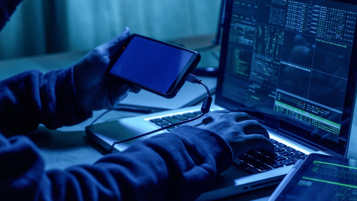 Arrestan en Manchester a miembro de KillSec acusado de hackear empresa en Puerto Rico