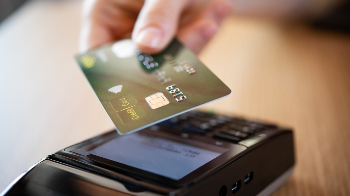 Estafadores se hacen pasar por empleados bancarios y defraudan a adultas mayores en Guaynabo