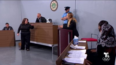 Carlos y Linda en corte por la custodia de Frenchi
