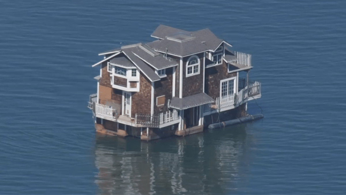 Video: Casa Flota En La Bahía De San Francisco – Telemundo Puerto Rico