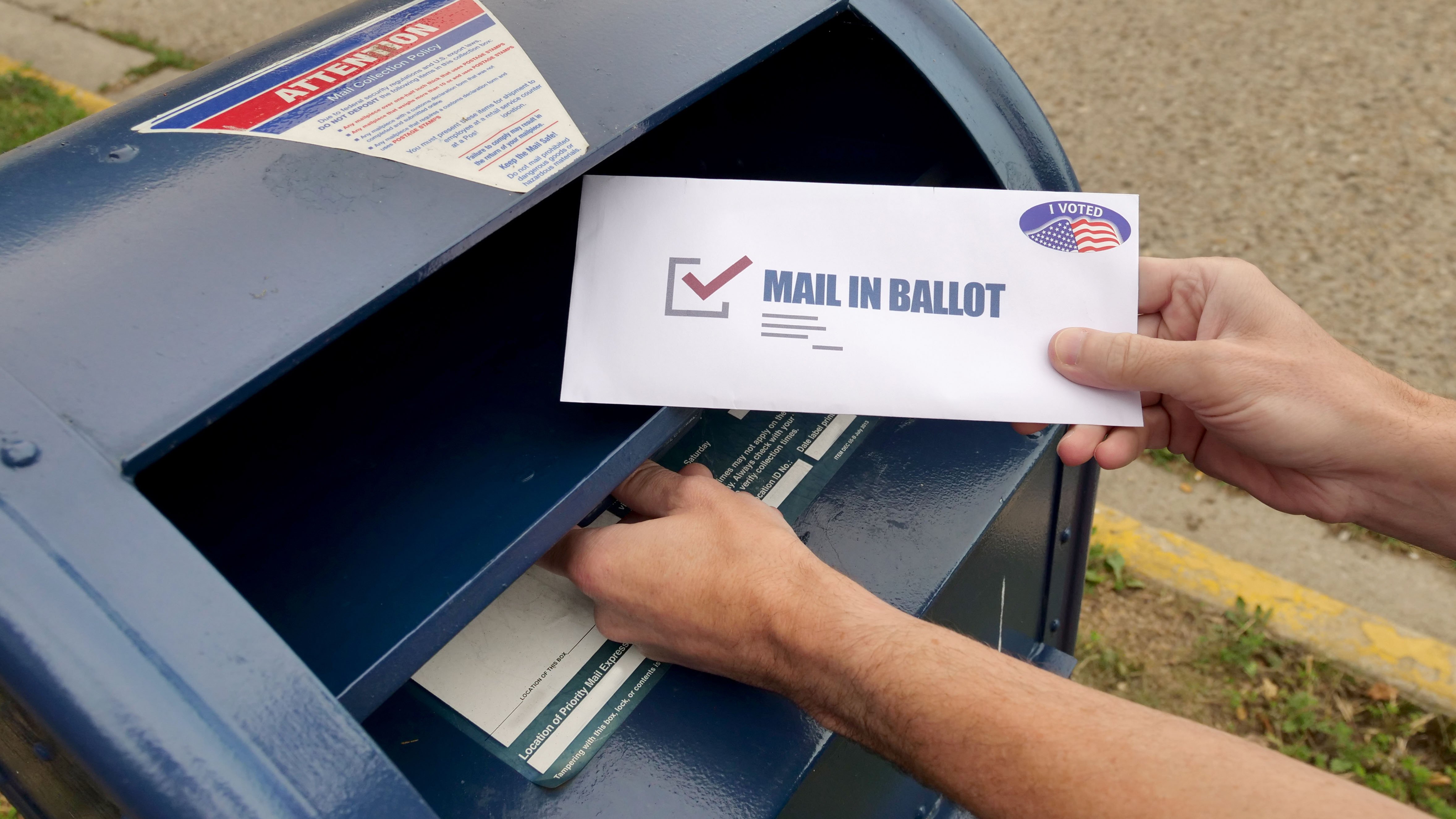 Trump insiste a Corte Suprema que evite voto por correo antes de elecciones