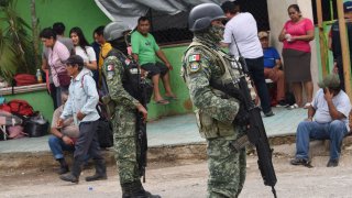 Las disputas entre cárteles de la droga en Chiapas ha causado el desplazamiento de cientos de mexicanos, muchos de los cuales se han ido a Guatemala.