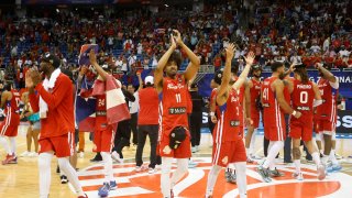 Puerto Rico celebra el pase a las Olimpiadas tras ganarle a Lituania.