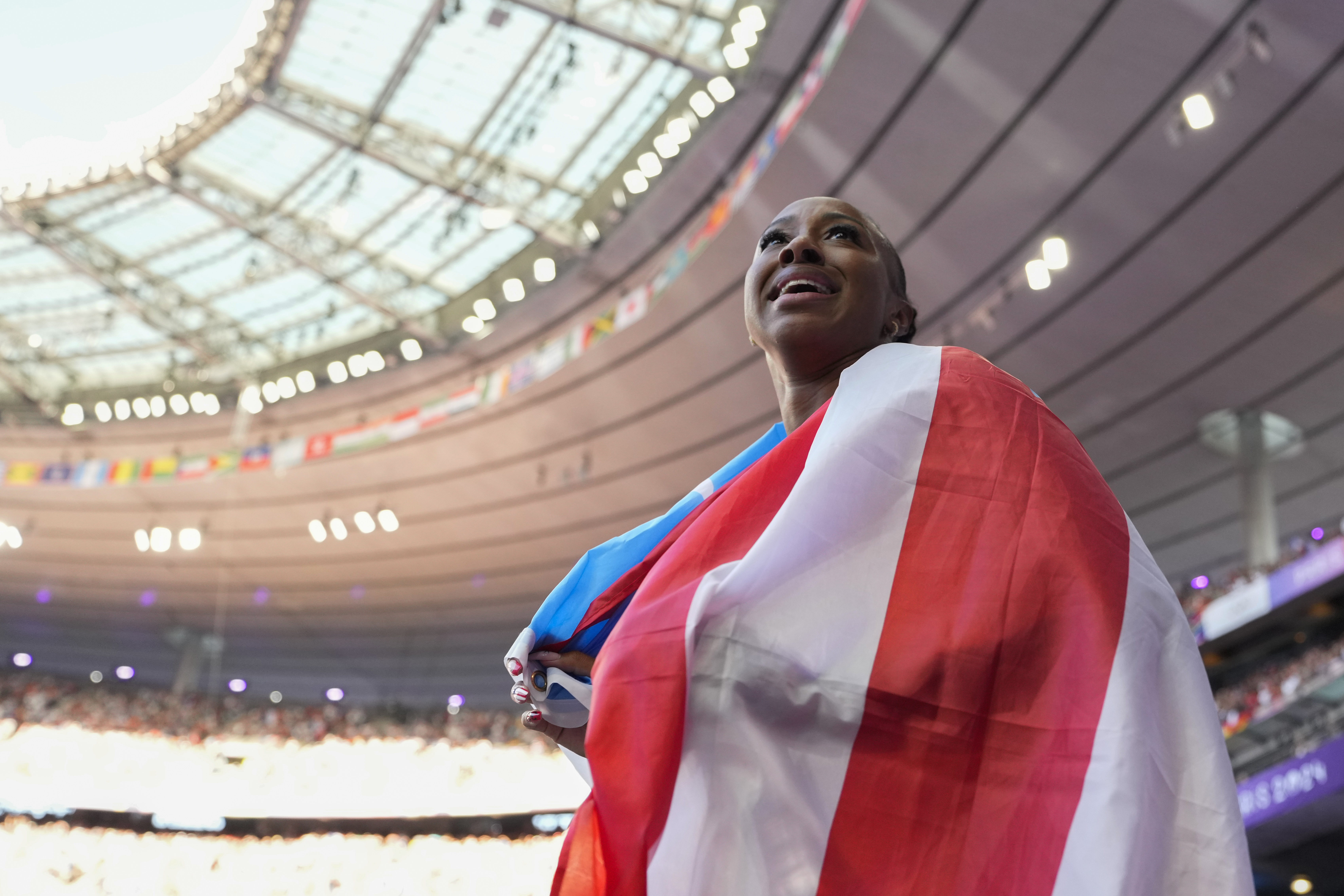 La abanderada de Puerto Rico hizo historia al convertirse en la primera atleta de la delegación boricia en repetir una presea. (AP Photo/Ashley Landis)