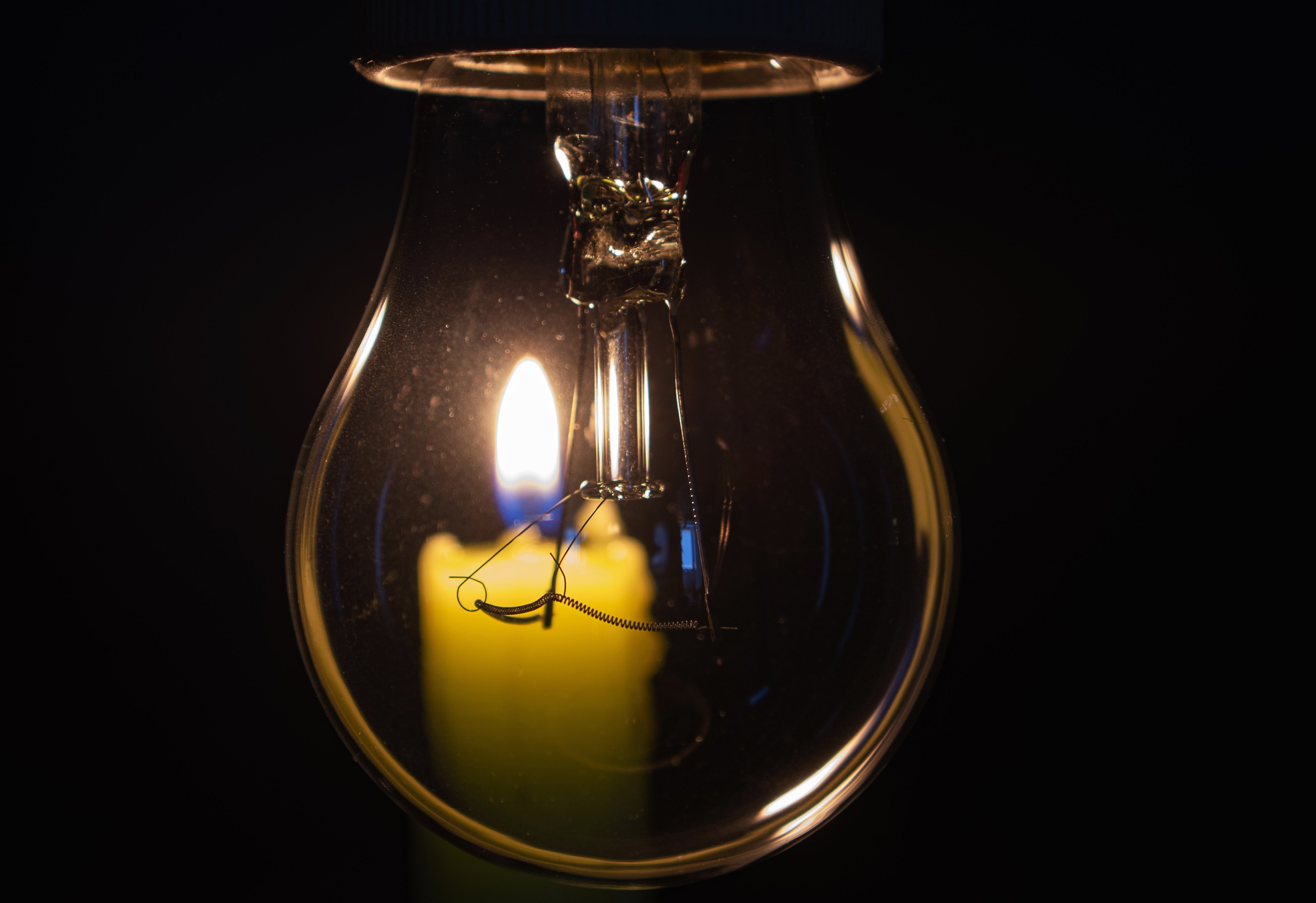 Imagen de la cobertura de: Decenas de miles siguen sin luz tras relevos de carga y salidas de unidades de AES