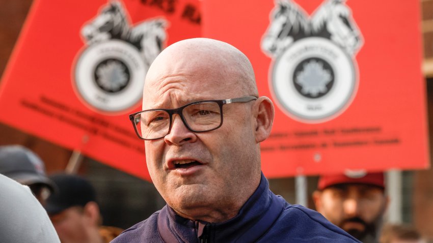 El presidente del sindicato Teamsters, Sean O’Brien, participa en un evento el 23 de agosto de 2024, en Calgary, Canadá. (Jeff McIntosh/The Canadian Press vía AP)