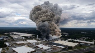 El humo tras el incendio en la planta química BioLab en Conyers, Georgia, el 29 de septiembre del 2024.