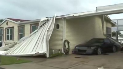 Comunidad de casas móviles sufre daños por fuertes vientos del huracán Milton