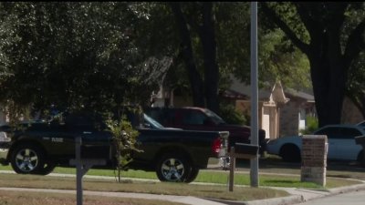 Niña de 5 años se habría disparado accidentalmente con arma que encontró en la casa. Arrestan al padrastro