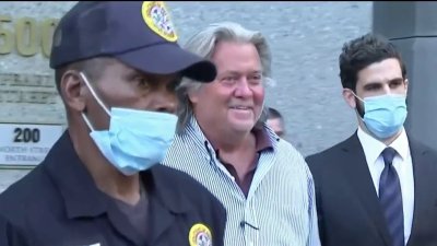 Exasesor de Trump, Steven Bannon, sale de la cárcel