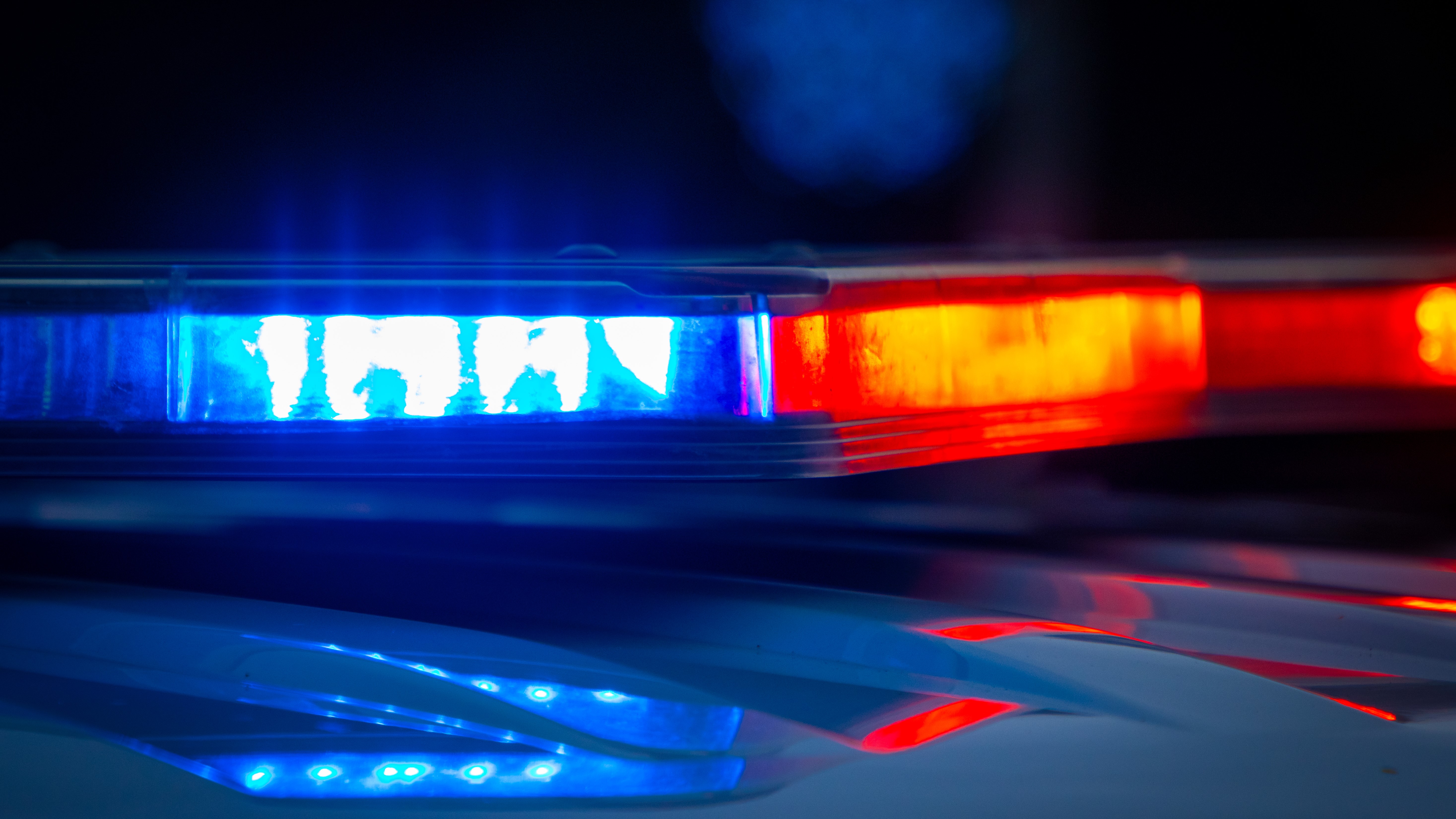 Investigan tiroteo que dejó dos adultos y un menor herido en biblioteca de California