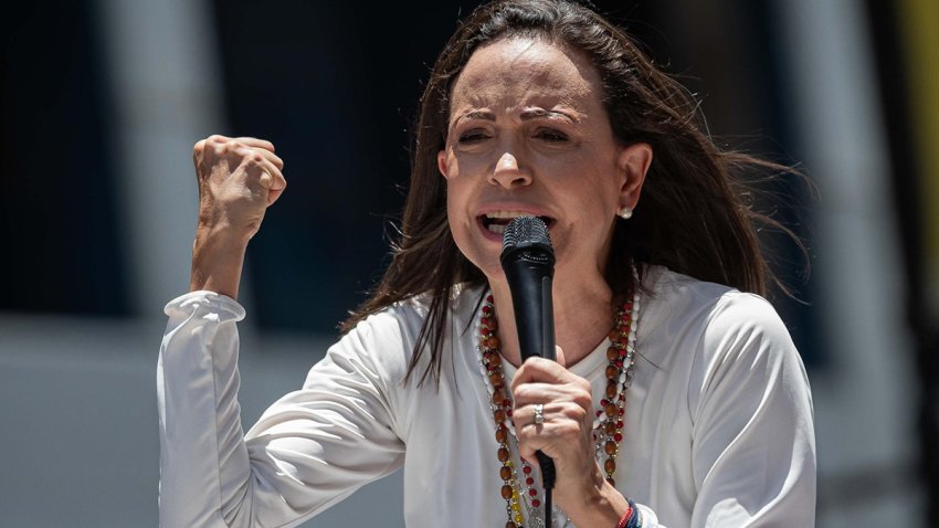 Fotografía de archivo del 28 de agosto de 2024 de la líder opositora venezolana María Corina Machado durante una manifestación en Caracas (Venezuela). EFE/ Ronald Peña