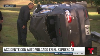 Conductora pierde el control y se vuelva en el expreso 18