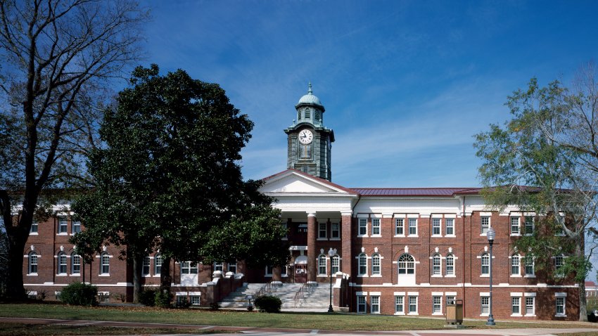 ESTADOS UNIDOS - 02 DE AGOSTO: White Hall en la Universidad de Tuskegee, Tuskegee, Alabama (Foto de Carol M. Highsmith/Buyenlarge/Getty Images)