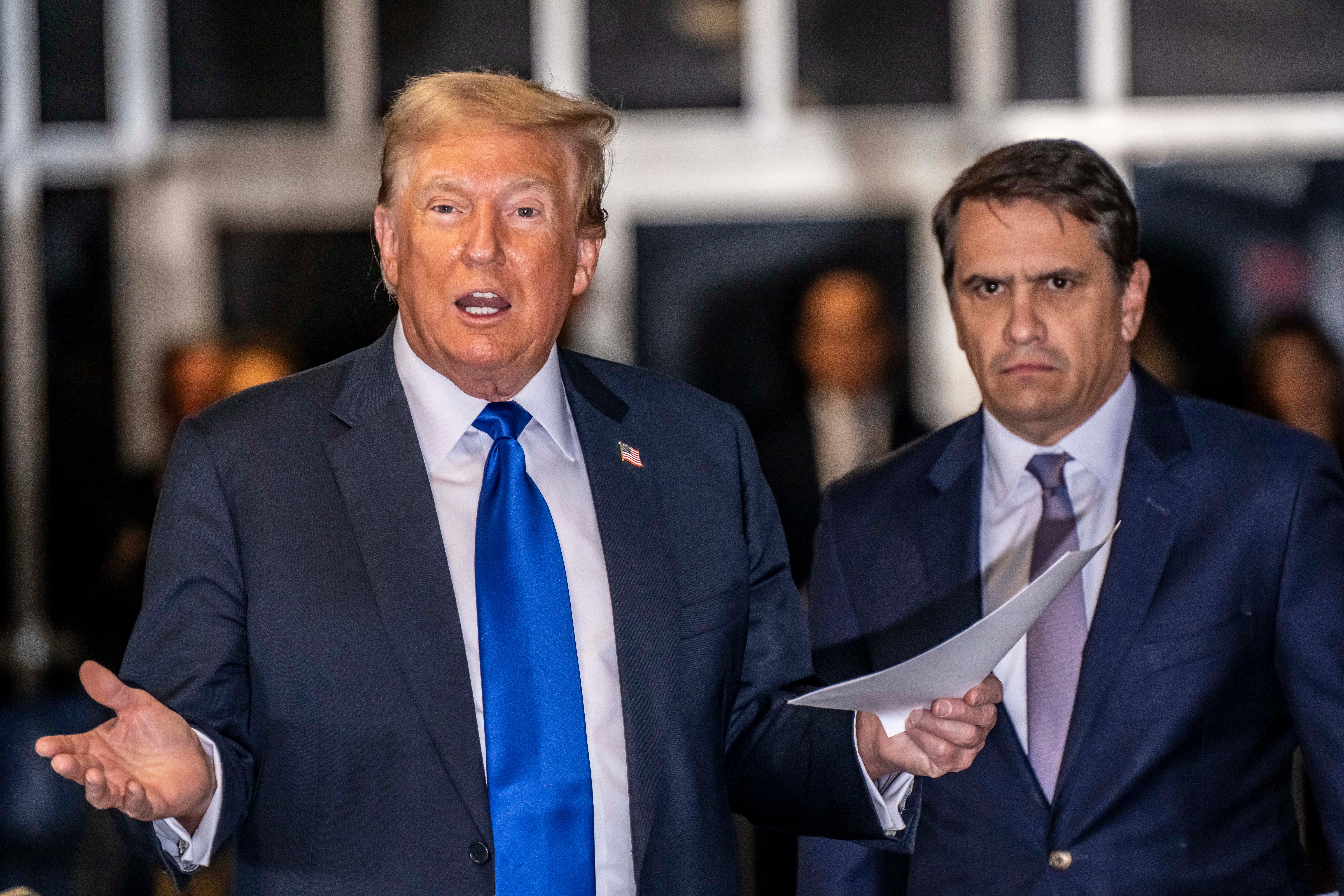 Trump amenaza con revivir fondo "antipolitización" si se bloquea la nominación de Blanche para fiscal general