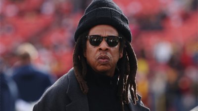 Jay-Z niega acusaciones en su contra de violar una niña en el año 2000