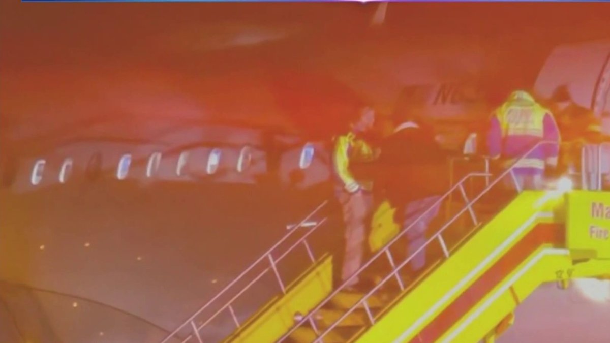 Boricua se declara culpable de abrir la puerta de un avión de JetBlue tras pelea con su novia