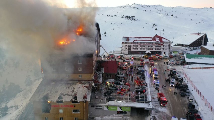 BOLU, TURKIYE – JAN 21: An aerial view of the area as fire brigades responding to a fire that broke out in a hotel in Bolu Kartalkaya Ski Center, on January 21, 2025 in Bolu, Turkiye. (Photo by Mehmet Emin Gurbuz/Anadolu via Getty Images)