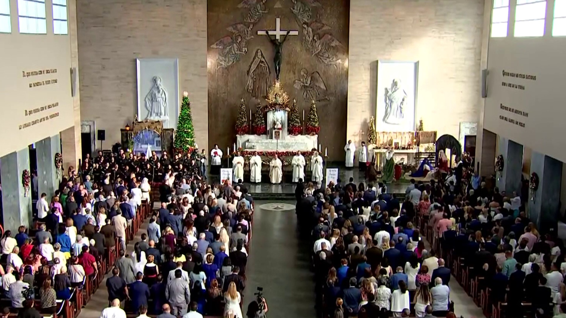 Misa en la Iglesia Santa Teresita en la Calle Loíza en Santurce