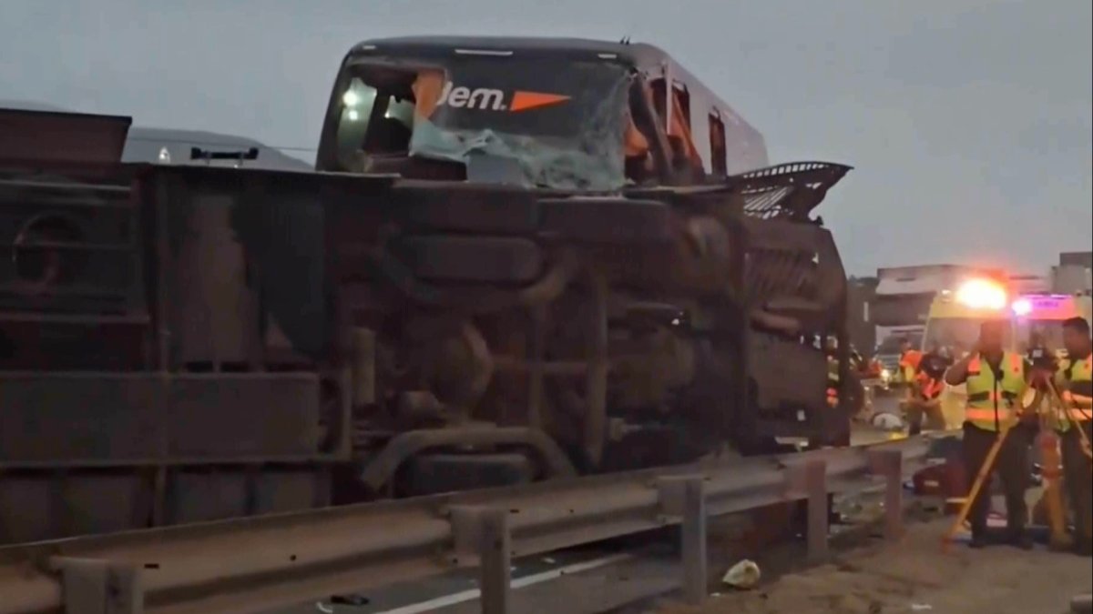Choque De Buses En Chile Deja Muertos Y Heridos Telemundo Puerto Rico