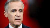 Mark Carney, ex gobernador del Banco de Canadá y candidato a líder del Partido Liberal, habla con los medios de comunicación tras un debate sobre el liderazgo del Partido Liberal en Montreal, Quebec, Canadá, el lunes 24 de febrero de 2025.