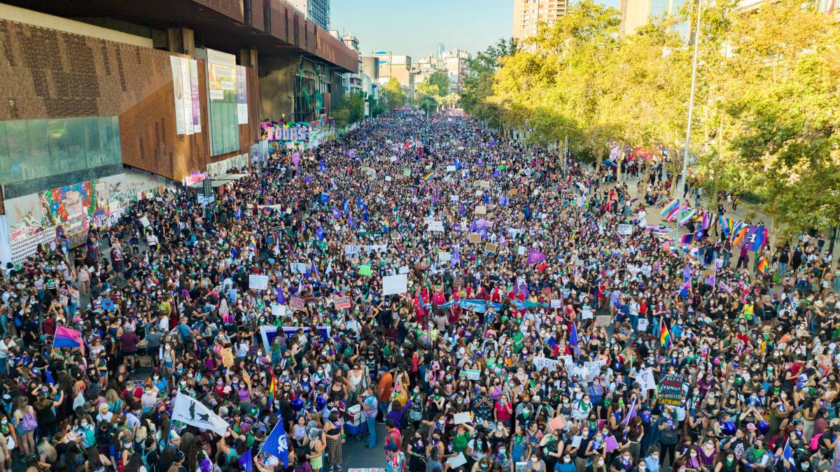 Mujeres marchan en toda América Latina en reclamo de sus derechos ...