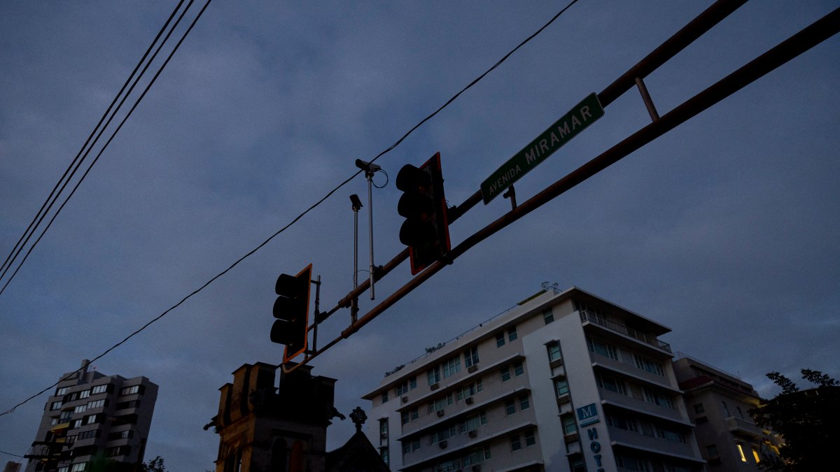 Relevos de carga dejan a más de 370 mil clientes sin luz