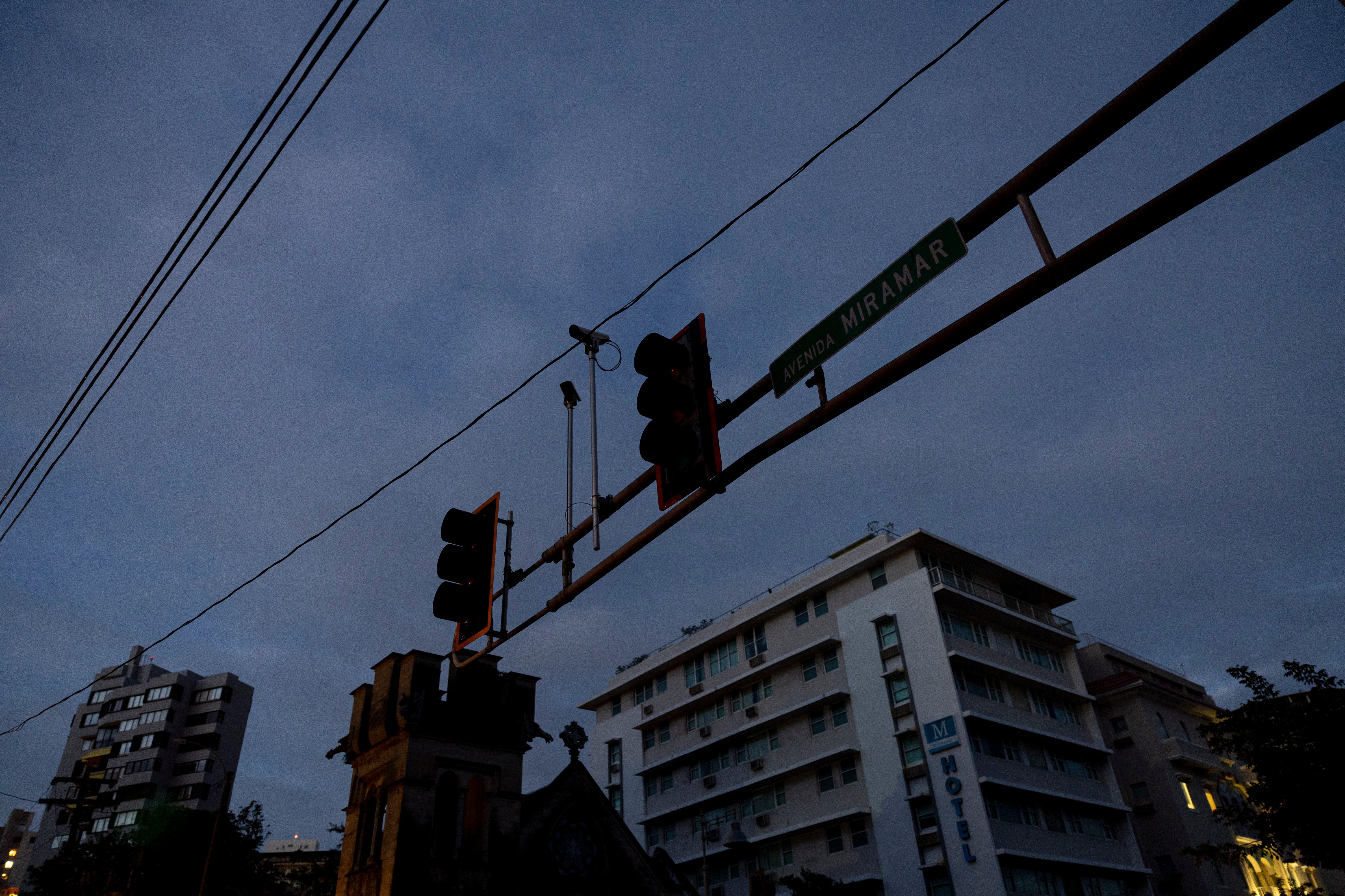 Relevos de carga dejan a más de 370 mil clientes sin luz