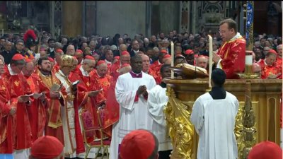 “Auguri”: el abrazo que generó rumores sobre quién podría ser el próximo Papa