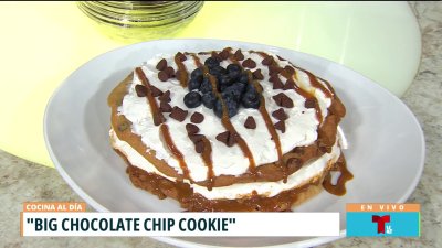 Cocina al día | Big chocolate chip cookie