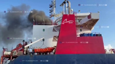Se incendia barcaza en muelle de Puerto Nuevo