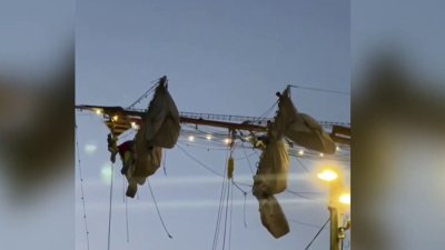 Familias mexicanas esperan los cuerpos de los cadetes