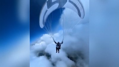 En video: parapentista chino desafía a la muerte tras ascender a las nubes sin oxígeno