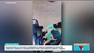 Captados en vídeo sujetos que colocan clonadores de tarjetas en comercios