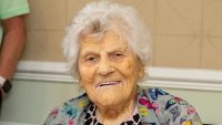 Esta fotografía sin fecha proporcionada por el asilo Hallmark Care Homes muestra a Ethel Caterham, que a partir del viernes 2 de mayo de 2025 es ahora la mujer más anciana del mundo, de acuerdo con LongeviQuest. (Hallmark Care Homes vía AP)