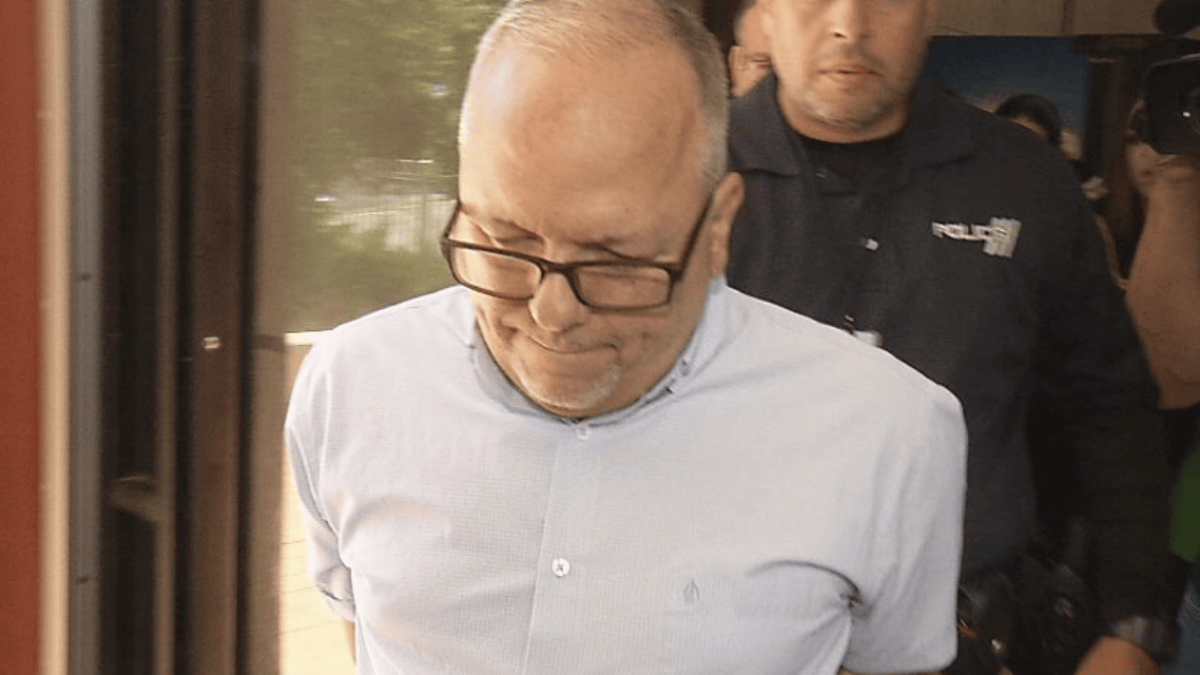Cargos de agresión sexual y actos lascivos contra exprofesor ...