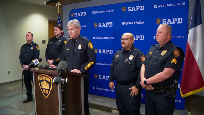 Arrestan a una madre y a su hijo por presunto complot terrorista contra una escuela secundaria en San Antonio