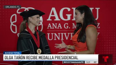 Olga Tañón recibe la medalla presidencial de la Universidad AGM